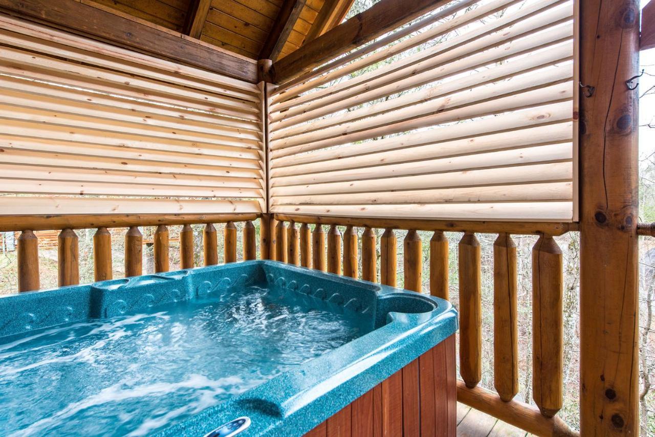 Secret Romance, 2 Bedrooms, Sleeps 8, Pool Table, Hot Tub, Arcade 蓋特林堡 外观 照片