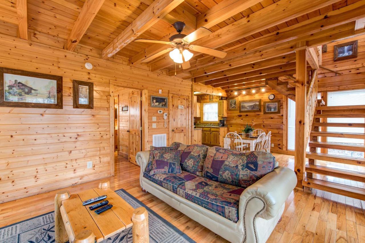 Secret Romance, 2 Bedrooms, Sleeps 8, Pool Table, Hot Tub, Arcade 蓋特林堡 外观 照片