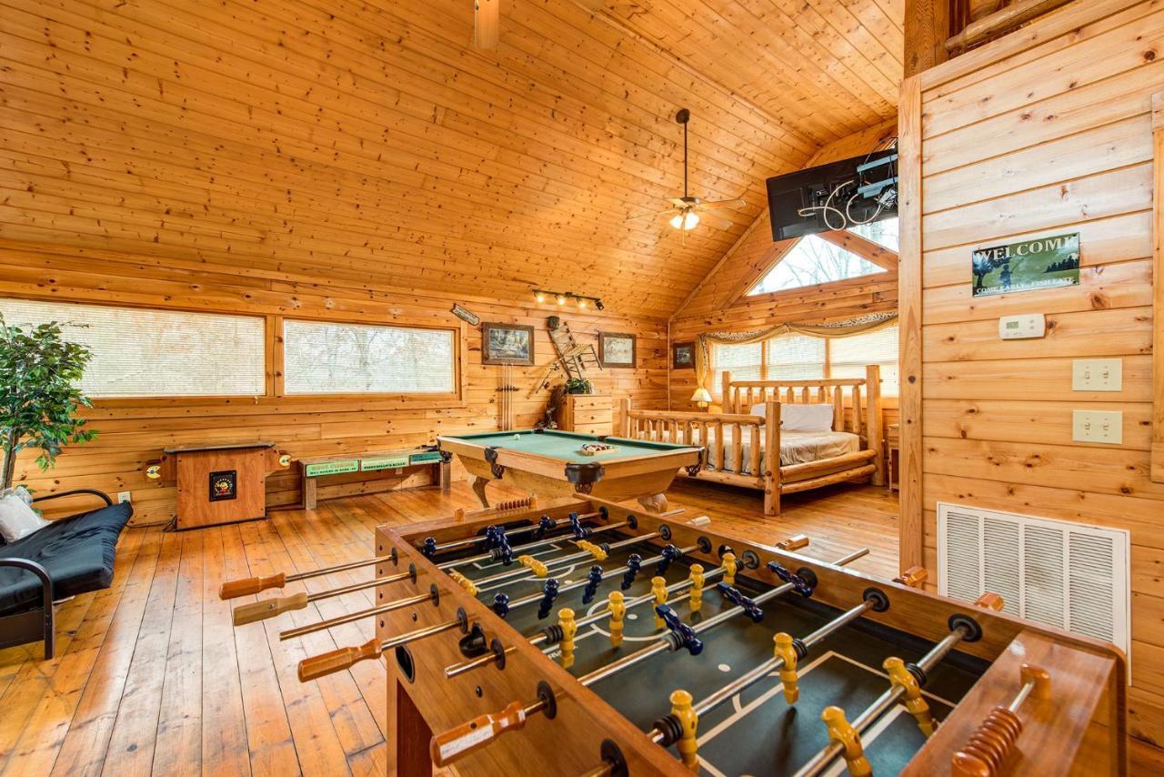 Secret Romance, 2 Bedrooms, Sleeps 8, Pool Table, Hot Tub, Arcade 蓋特林堡 外观 照片