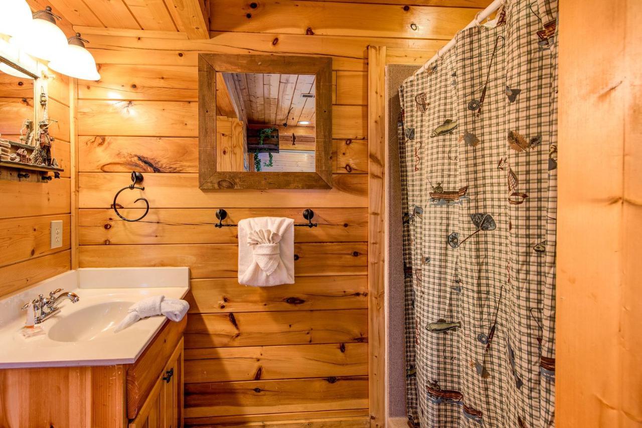 Secret Romance, 2 Bedrooms, Sleeps 8, Pool Table, Hot Tub, Arcade 蓋特林堡 外观 照片